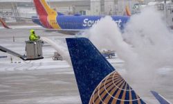 شركات طيران أمريكية تلغي الآف الرحلات الجوية، والحرارة إلى ما دون 13 تحت الصفر